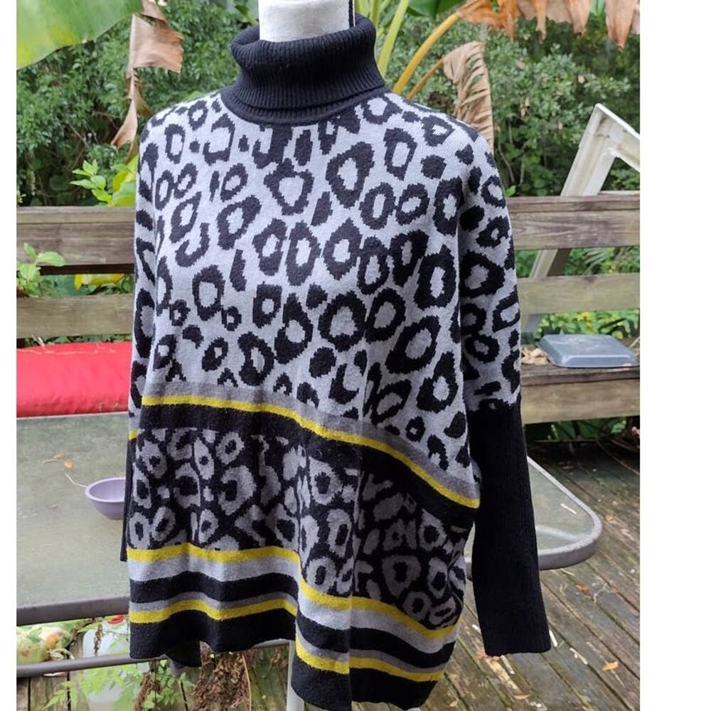 Joseph A Women's Size L Animal-Print Turtleneck Dolman Sleeve‎ Boxy Gray Cheetah